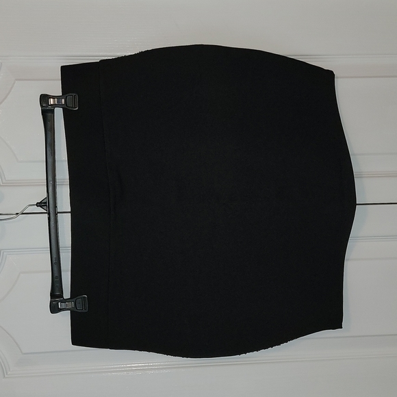 Torrid Size 1 Black Skirt with Sequins - Picture 2 of 3